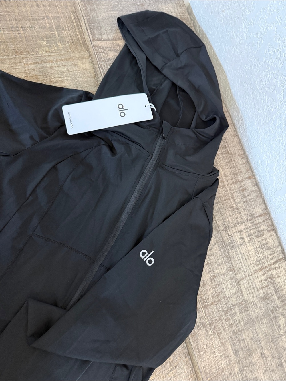 ALO Yoga Black Hooded Lightweight Utility Jacket - Picture 2 of 4